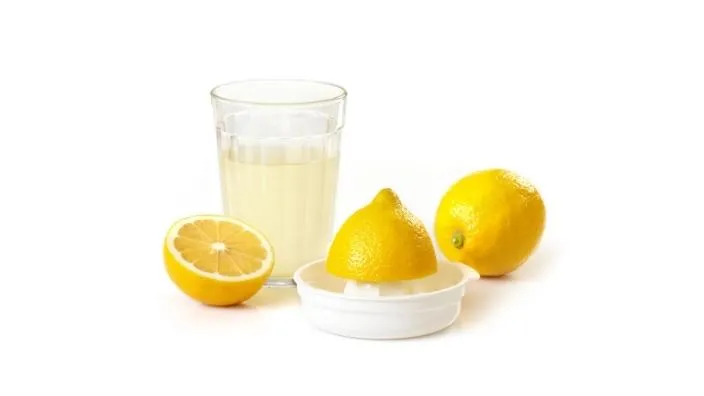 mixture lemon juice and water