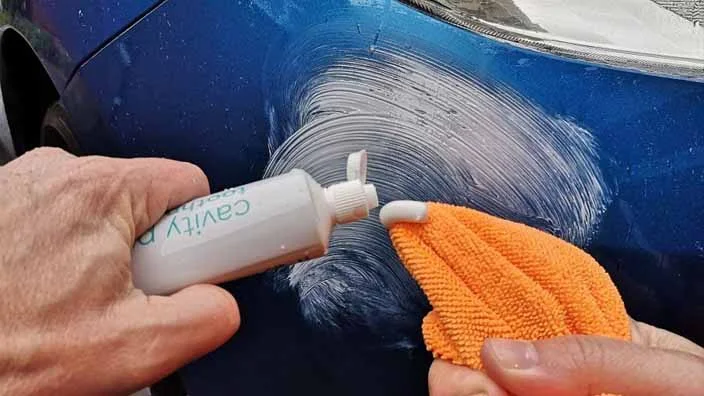 removing scratch with the use of toothpaste