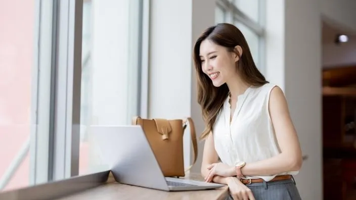 a girl using instagram on web desktop Laptop